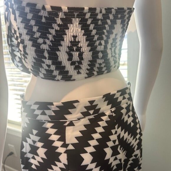 2pc Abstract Set - Picture 3 of 3